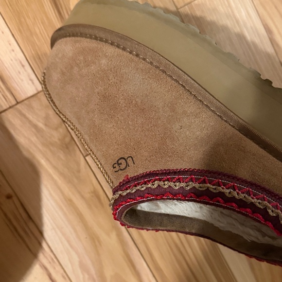 UGG Men's Tan Loafers with Red Accents - Picture 9 of 14